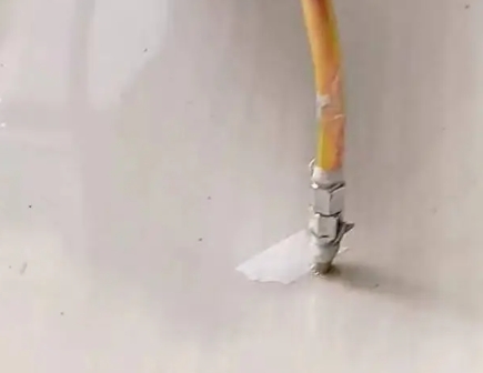 揭东瓷砖空鼓维修公司专业解答在瓷砖铺贴过程中，如果使用的砂料过粗（如全部使用了粗砂），可能会导致以下问题